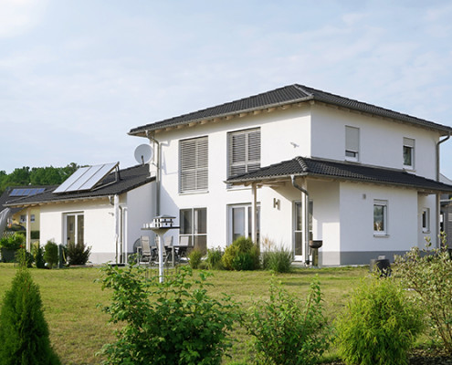 mediterranes Haus mit lichtdurchfluteten Wohnräumen